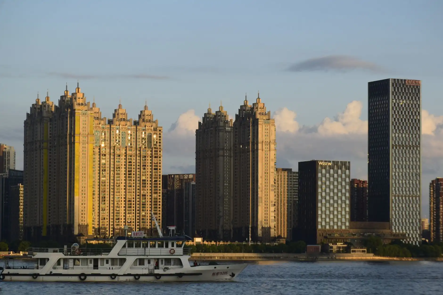 宜宾钢结构工程中装配式建筑与焊接H型钢的应用对比